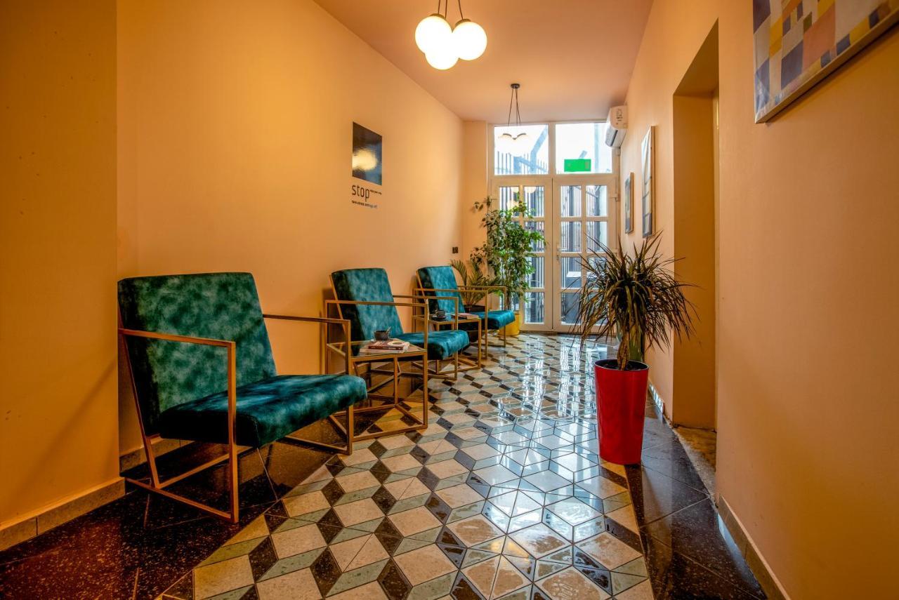 Hotel 4 Llulla Pristina Kültér fotó