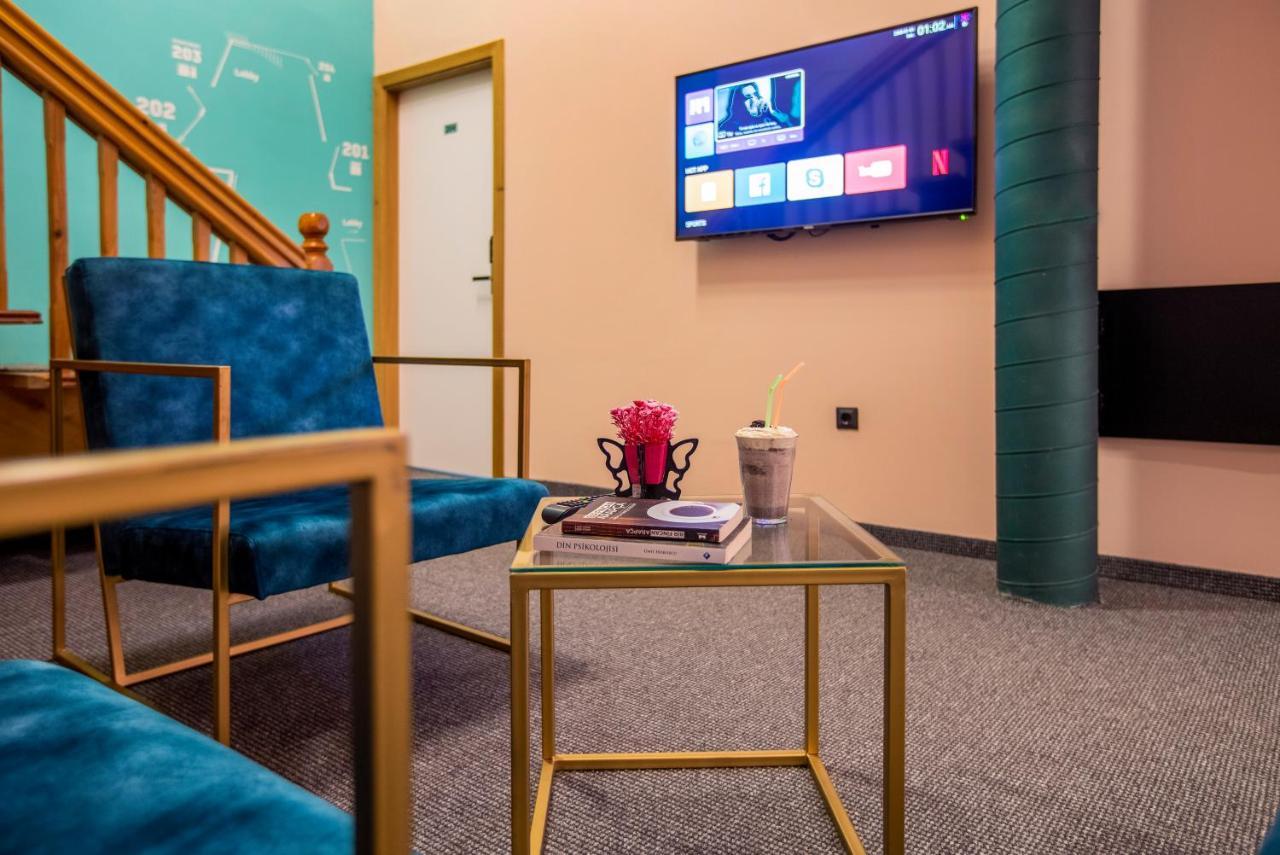 Hotel 4 Llulla Pristina Kültér fotó