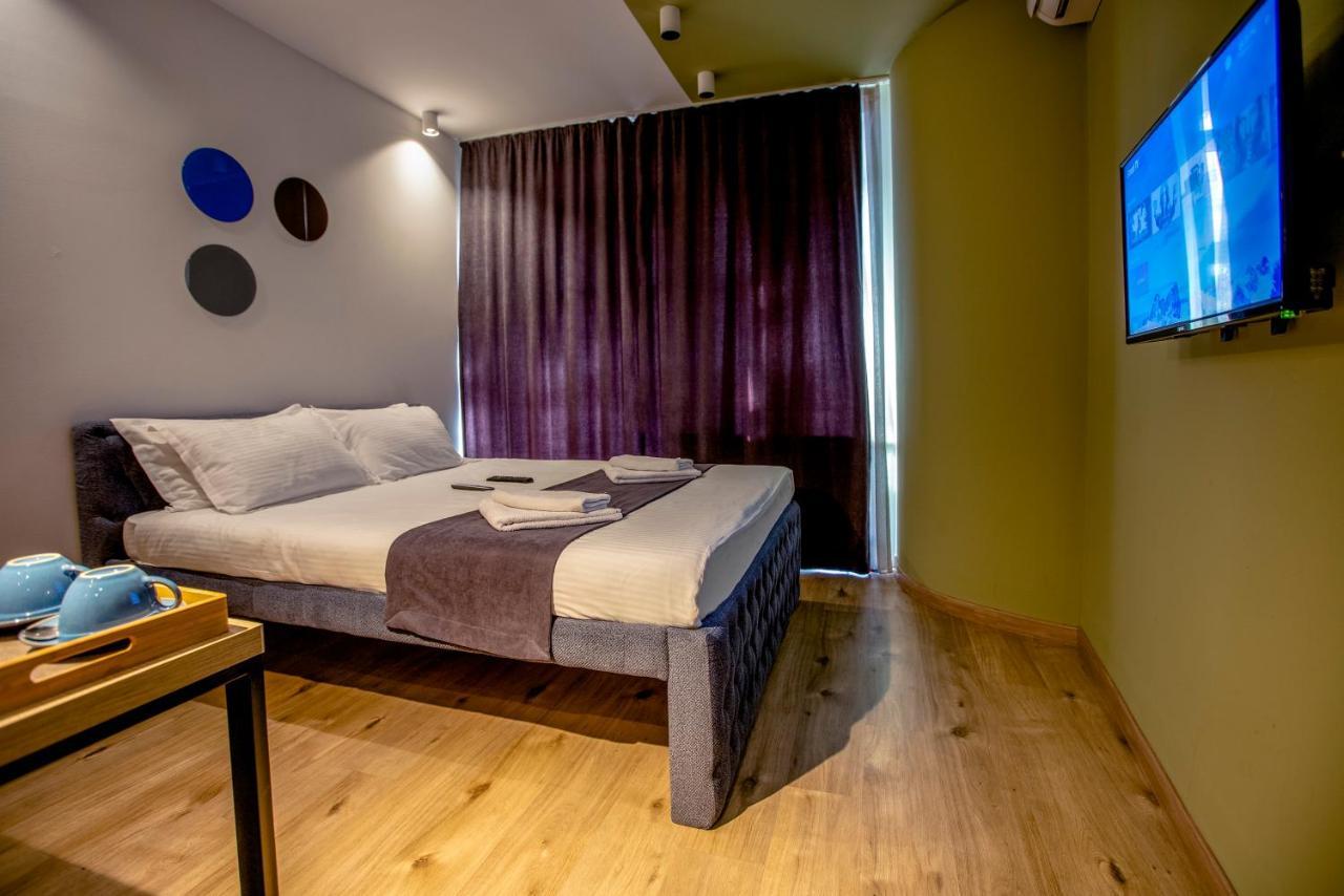Hotel 4 Llulla Pristina Kültér fotó