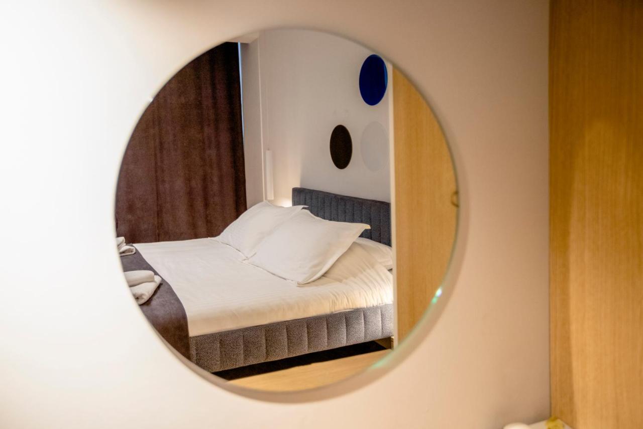 Hotel 4 Llulla Pristina Kültér fotó