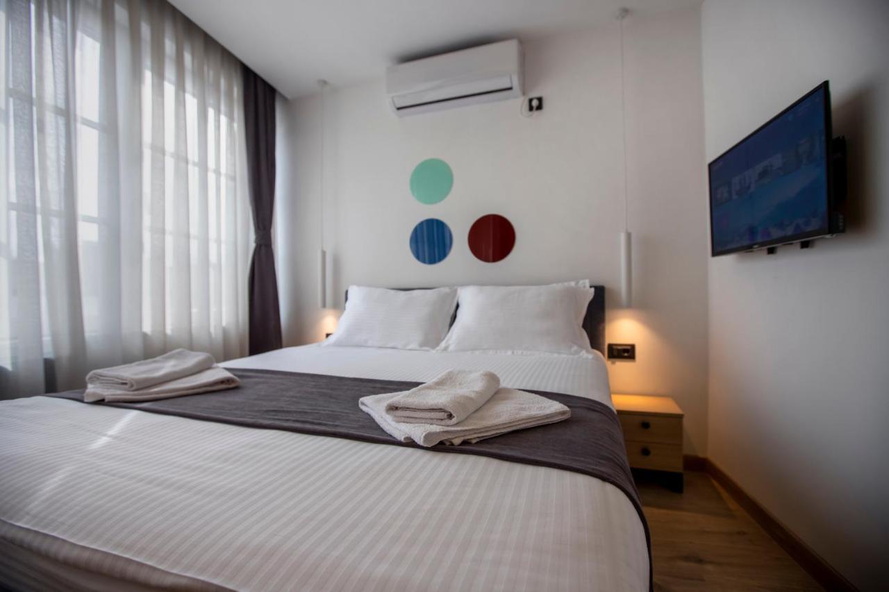 Hotel 4 Llulla Pristina Kültér fotó
