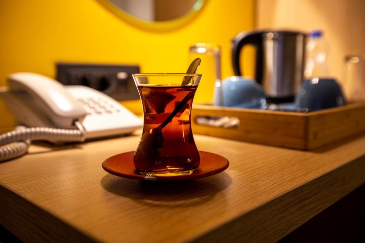Hotel 4 Llulla Pristina Kültér fotó