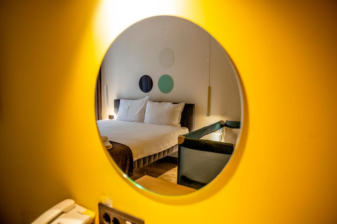 Hotel 4 Llulla Pristina Kültér fotó